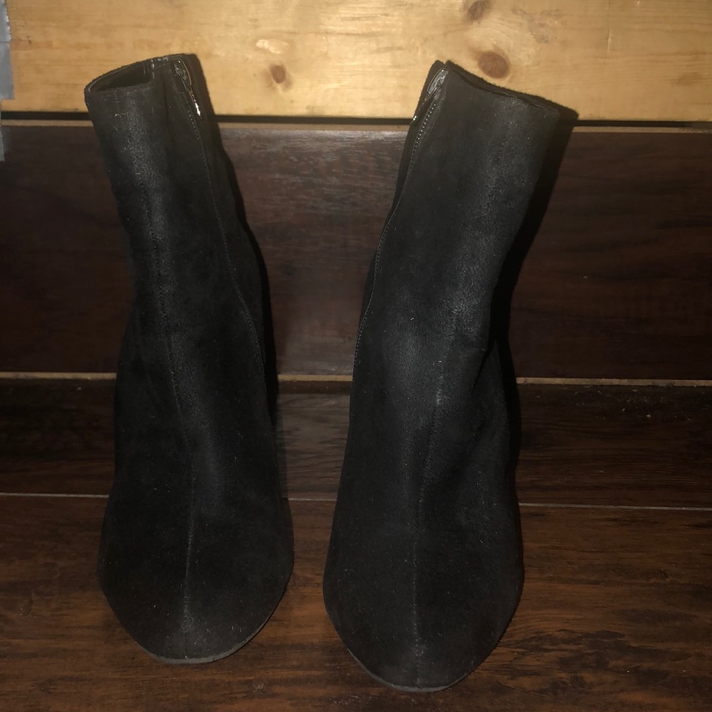 Black rose boots .